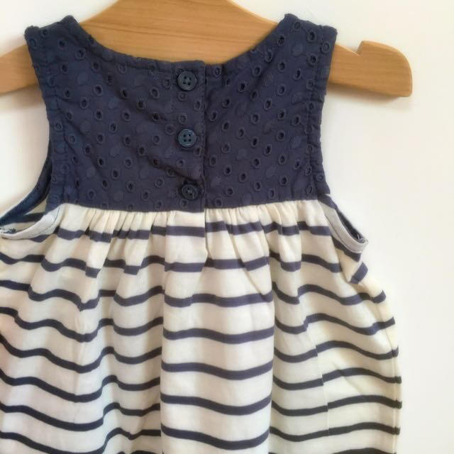 babyGAP(ベビーギャップ)のグレーのボーダートップス キッズ/ベビー/マタニティのベビー服(~85cm)(タンクトップ/キャミソール)の商品写真