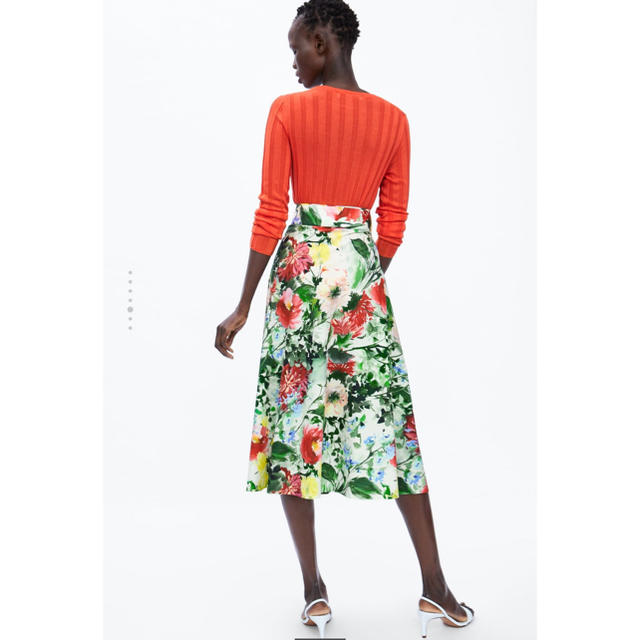 ZARA(ザラ)のフラワープリントスカート サイズS レディースのスカート(ひざ丈スカート)の商品写真