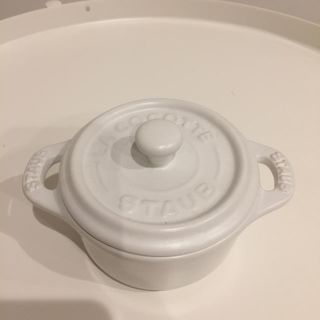 ストウブ(STAUB)のstaub セラミック ココットラウンド 10cm(食器)