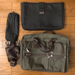 トゥミ(TUMI)のTUMI ビジネスバッグ カーキ色(ビジネスバッグ)