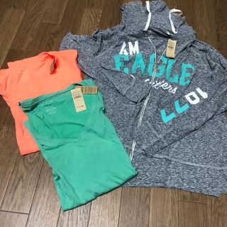 アメリカンイーグル(American Eagle)のアメリカンイーグル パーカーとTシャツ二枚セット(パーカー)