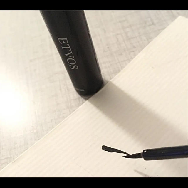 ETVOS(エトヴォス)のETVOS ミネラルリキッドアイライナー 黒 コスメ/美容のベースメイク/化粧品(アイライナー)の商品写真