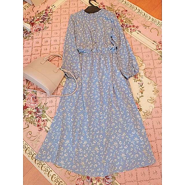 ❤️お値下げ中♪新品タグ付き♡フラワーロングワンピース♡早い者勝ち♪ レディースのワンピース(ロングワンピース/マキシワンピース)の商品写真