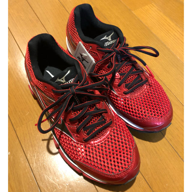 MIZUNO(ミズノ)の新品未使用！MIZUNO ミズノウェーブ エニグマ5 スポーツ/アウトドアのランニング(シューズ)の商品写真