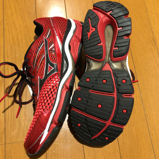 MIZUNO(ミズノ)の新品未使用！MIZUNO ミズノウェーブ エニグマ5 スポーツ/アウトドアのランニング(シューズ)の商品写真