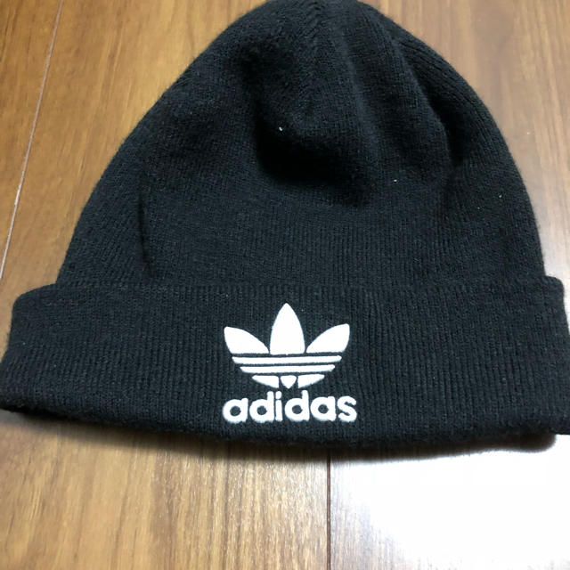 adidas(アディダス)のadidas originals 黒 ニット帽 メンズの帽子(ニット帽/ビーニー)の商品写真