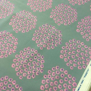 マリメッコ(marimekko)のマリメッコ生地、大人気、プケッティ、グレー×ピンク、145cm×100cm(生地/糸)