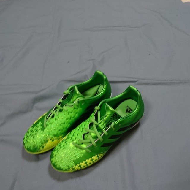 adidas(アディダス)のadidas   フットサル  26から26,5 スポーツ/アウトドアのサッカー/フットサル(シューズ)の商品写真