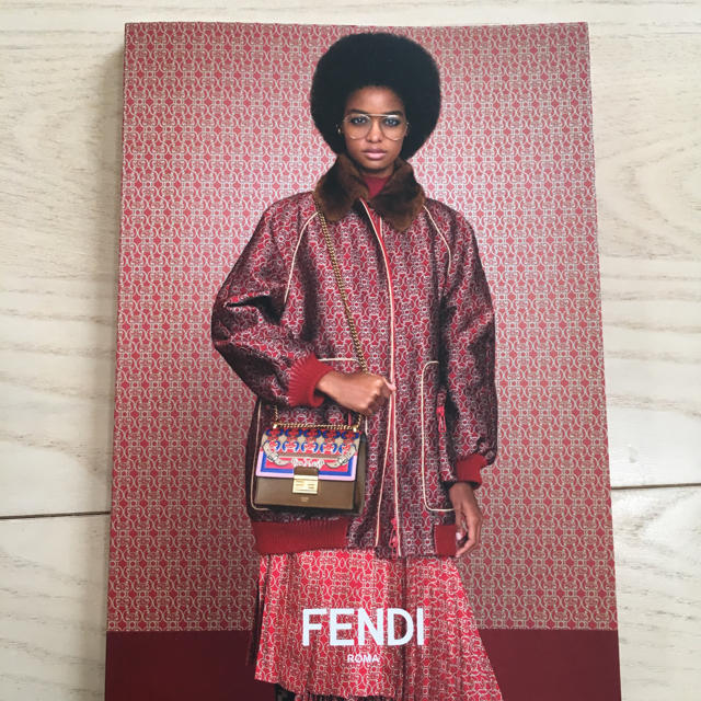 FENDI(フェンディ)のFENDI 2019年プレフォールカタログ エンタメ/ホビーの雑誌(ファッション)の商品写真