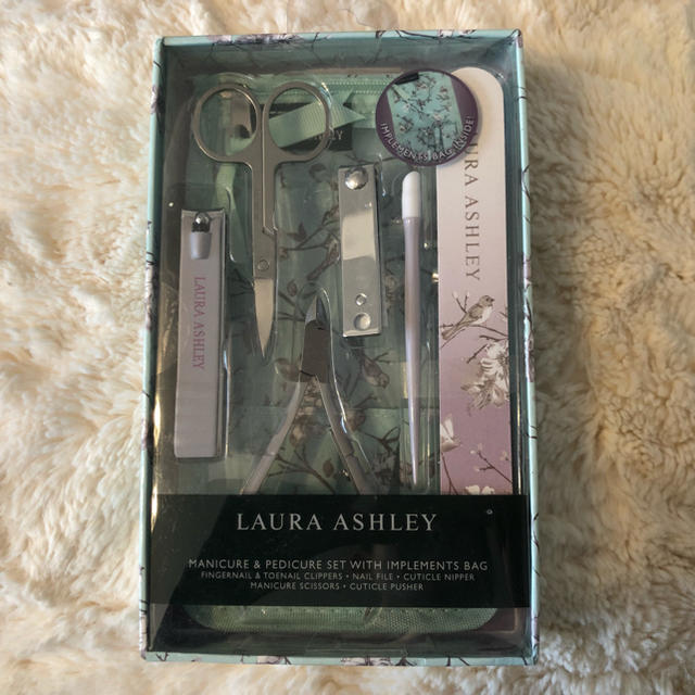 LAURA ASHLEY(ローラアシュレイ)のMANICURE & PEDICU コスメ/美容のネイル(マニキュア)の商品写真