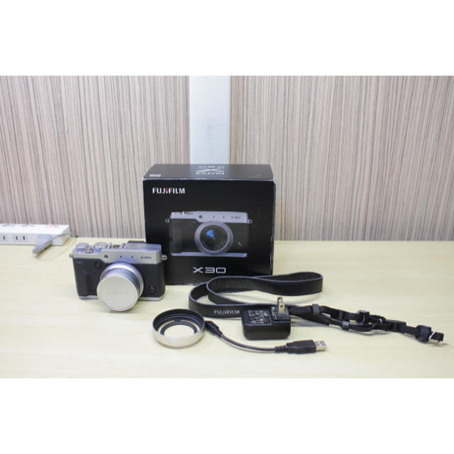 富士フイルム(フジフイルム)のFUJIFILM X30 スマホ/家電/カメラのカメラ(コンパクトデジタルカメラ)の商品写真