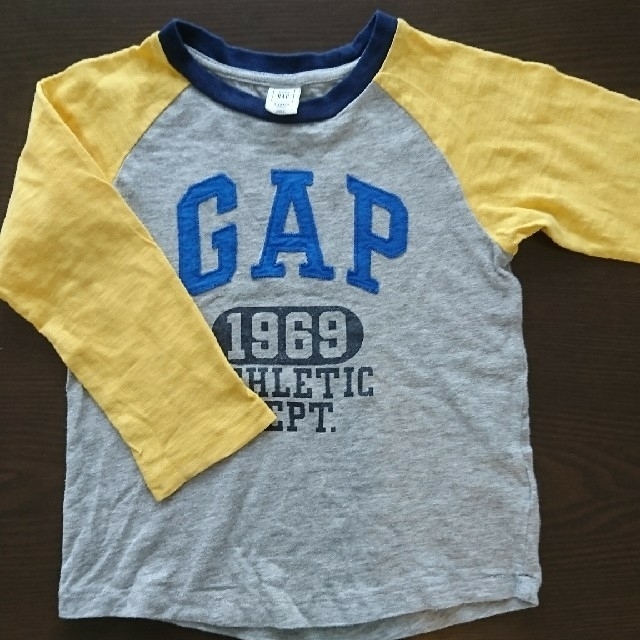 GAP(ギャップ)のGAP 長袖Tシャツ キッズ/ベビー/マタニティのキッズ服男の子用(90cm~)(Tシャツ/カットソー)の商品写真