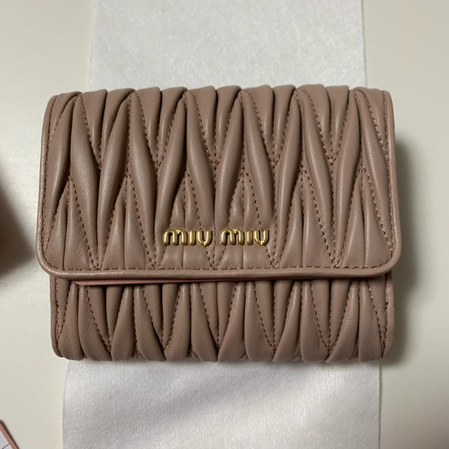 新しいブランド miumiu - miumiu  財布 マトラッセ 財布