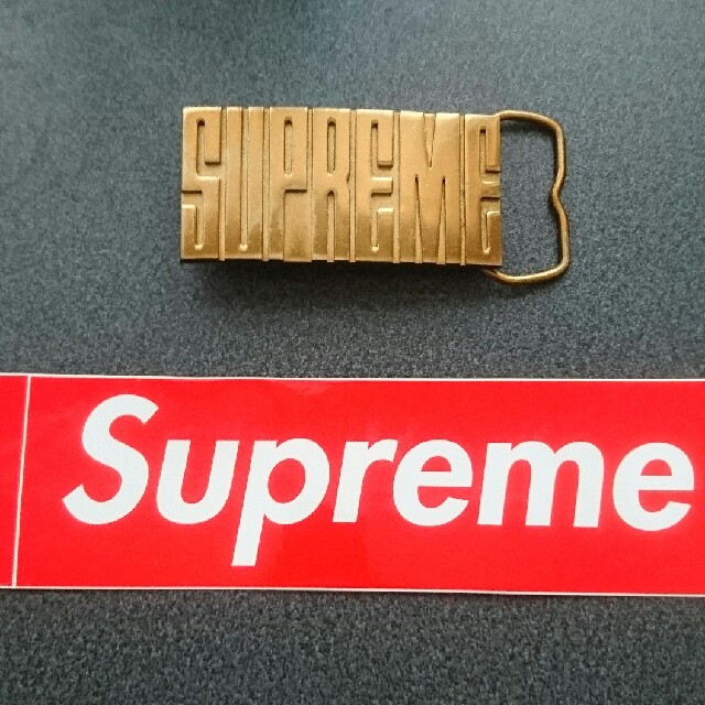 Supreme(シュプリーム)のSUPREME ロゴ バックル 金 メンズのファッション小物(ベルト)の商品写真