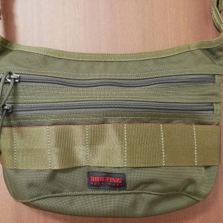 ブリーフィング(BRIEFING)の【新品】BRIEFING ショルダーバッグ グリーン  FIN(ショルダーバッグ)