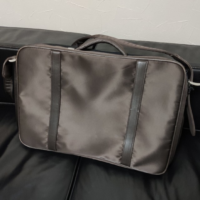 ISSEY MIYAKE(イッセイミヤケ)のISSEY MIYAKE デザイン　出張に最適 メンズのバッグ(トラベルバッグ/スーツケース)の商品写真