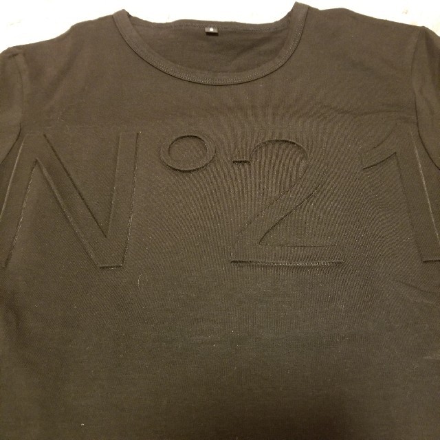 N°21(ヌメロヴェントゥーノ)のNo21　黒　Tシャツ レディースのトップス(Tシャツ(半袖/袖なし))の商品写真