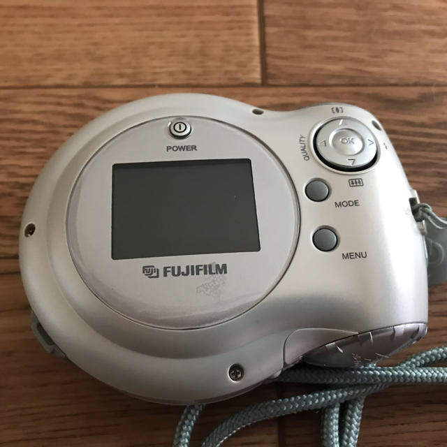 富士フイルム(フジフイルム)のコンパクトカメラ FUJIFILM  Q1 スマホ/家電/カメラのカメラ(コンパクトデジタルカメラ)の商品写真