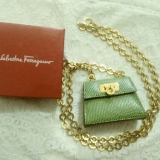 サルヴァトーレフェラガモ(Salvatore Ferragamo)のフェラガモ　ミニバッグ　訳あり　未使用品(ハンドバッグ)