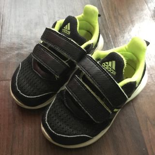 アディダス(adidas)のアディダス キッズ スニーカー 黒 ❣️13㎝表示大きめ　受験　冠婚葬祭(スニーカー)