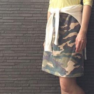 サンカンシオン(3can4on)の迷彩スカート(ひざ丈スカート)