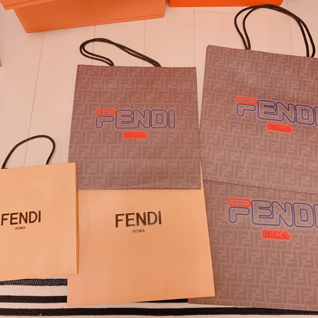 FENDI(フェンディ)のFENDI ショッパー 大中小 レディースのバッグ(ショップ袋)の商品写真