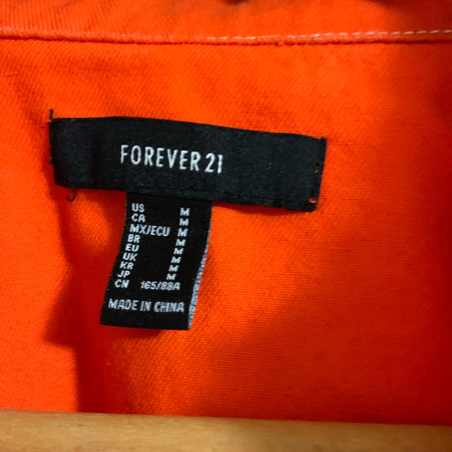 FOREVER 21(フォーエバートゥエンティーワン)のジャケット  レディースのジャケット/アウター(Gジャン/デニムジャケット)の商品写真