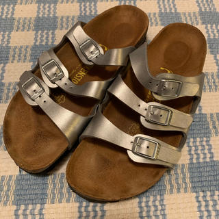 ビルケンシュトック(BIRKENSTOCK)のBIRKENSTOCK シルバーサンダル(サンダル)