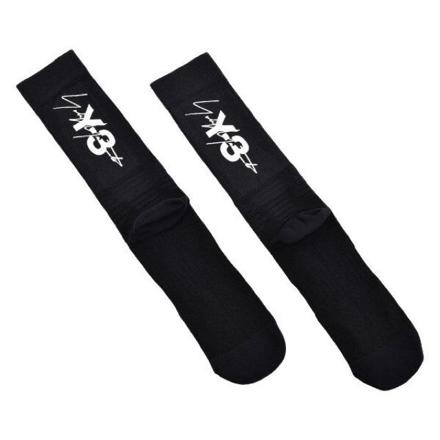 Y-3(ワイスリー)のY-3 ワイスリー TUBE SOCKS バックグラフィックロゴ ソックス メンズのレッグウェア(ソックス)の商品写真