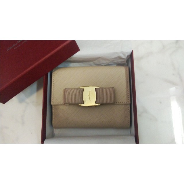 Salvatore Ferragamo(サルヴァトーレフェラガモ)のSalvatore Ferragamo　二つ折り財布 レディースのファッション小物(財布)の商品写真