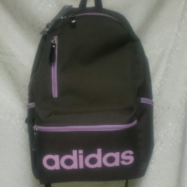 adidas(アディダス)の新品☆adidasリック(１７L) レディースのバッグ(リュック/バックパック)の商品写真