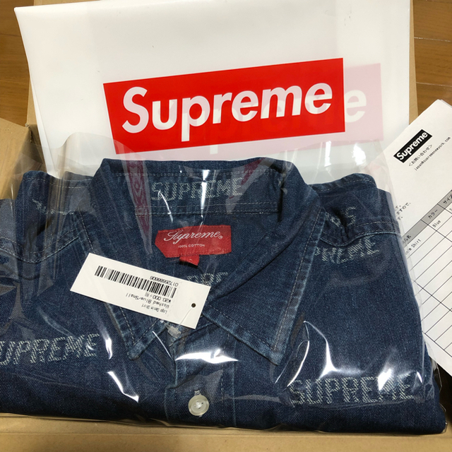 Supreme(シュプリーム)の(Sサイズ)Supreme Logo Denim Shirt Blue デニム メンズのトップス(シャツ)の商品写真