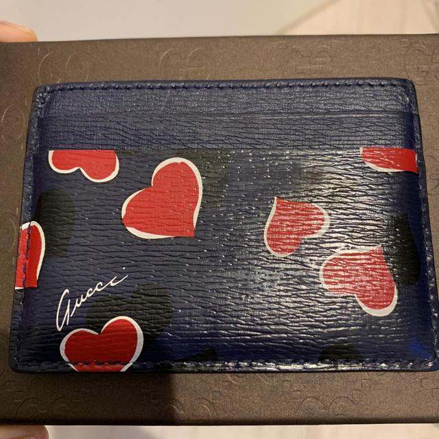 Gucci(グッチ)の【美品・希少】正規品 GUCCI ハート柄 パスケース  レディースのファッション小物(名刺入れ/定期入れ)の商品写真