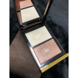 トムフォード(TOM FORD)の★中古品 TOMFORD トムフォード スキンイルミネイティングパウダーデュオ★(フェイスパウダー)