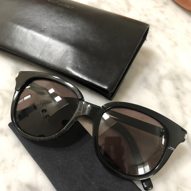 Saint Laurent(サンローラン)の(中古品)イヴサンローラン サングラス レディース ブラック ゴールド レディースのファッション小物(サングラス/メガネ)の商品写真