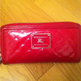 バーバリー(BURBERRY)のBURBERRY エナメル財布 RED(財布)