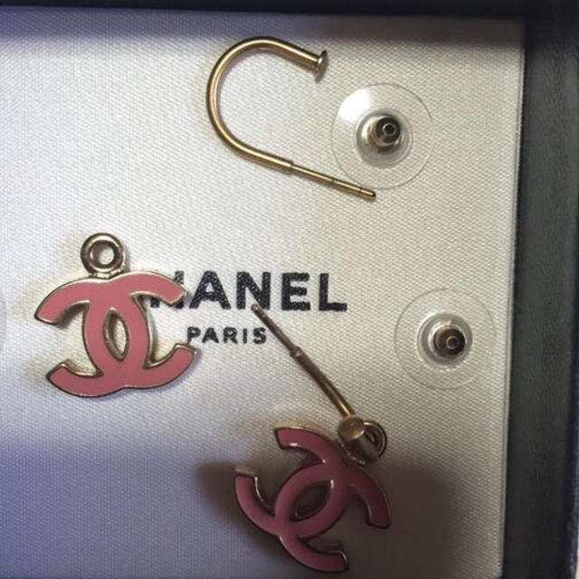 ブランド】 CHANEL - ピンク♡シャネルピアスの通販 by *akaaa's shop ...