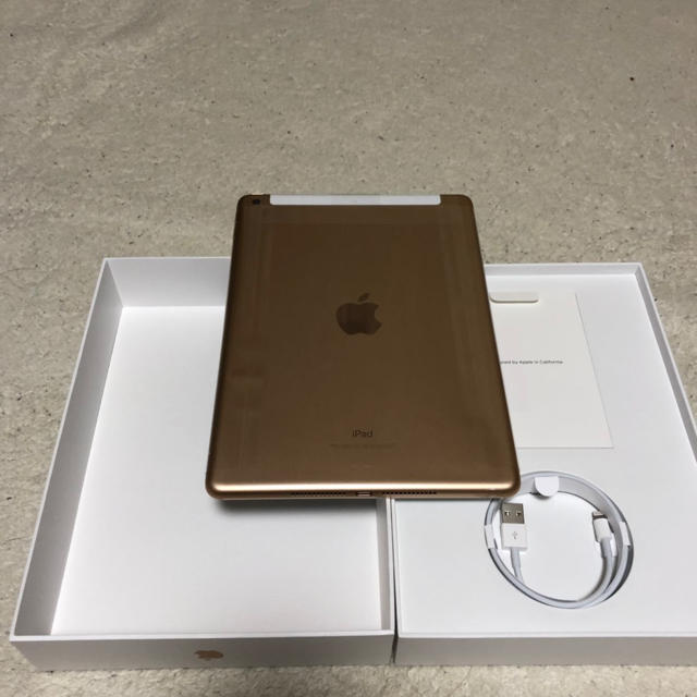 iPad - iPad6世代 32G ゴールドの通販 by Sifyfuu's shop｜アイパッドならラクマ