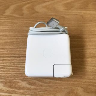 マック(Mac (Apple))の【ほぼ新品】Macbook Airアダプター(バッテリー/充電器)