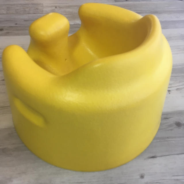 Bumbo(バンボ)のBumboチェア☆イエロー☆バンボ キッズ/ベビー/マタニティの寝具/家具(収納/チェスト)の商品写真