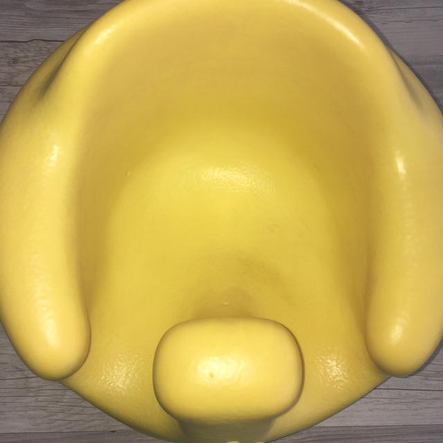 Bumbo(バンボ)のBumboチェア☆イエロー☆バンボ キッズ/ベビー/マタニティの寝具/家具(収納/チェスト)の商品写真