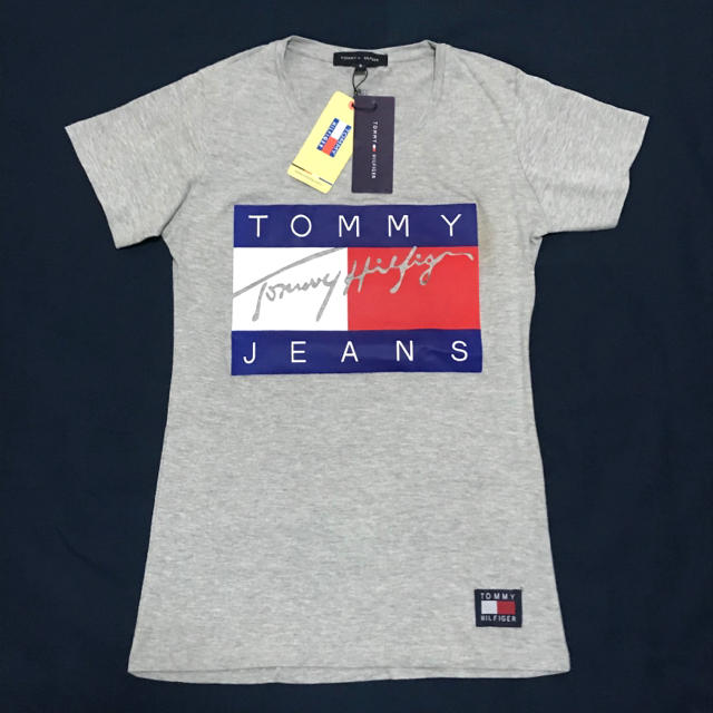 TOMMY HILFIGER(トミーヒルフィガー)のレディースS 新品 ♪ トミー ヒルフィガー ビッグフラッグ Tシャツ ロング丈 レディースのトップス(Tシャツ(半袖/袖なし))の商品写真