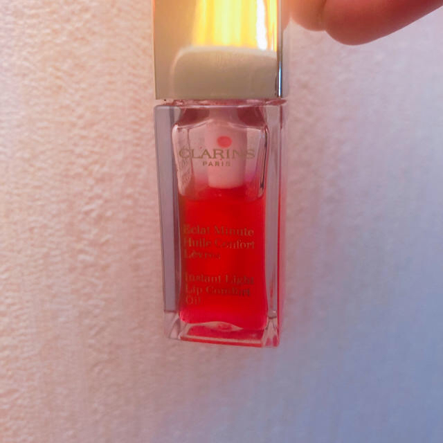 CLARINS(クラランス)のクラランス コンフォートリップオイル04 キャンディ コスメ/美容のベースメイク/化粧品(リップグロス)の商品写真