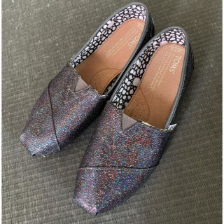 トムズ(TOMS)の【美品】トムズ シューズ 24.5cm TOMS(スリッポン/モカシン)