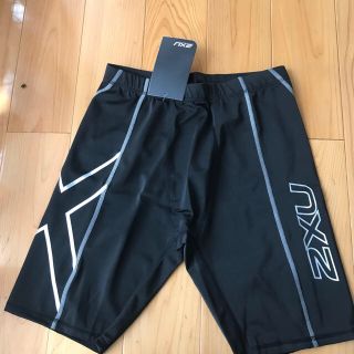 ツータイムズユー(2XU)の2XU メンズ ショートパンツLサイズ silver (ショートパンツ)