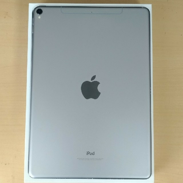 iPad(アイパッド)のApple iPad Pro 10.5インチ　MPHG2J/A　SIMフリー スマホ/家電/カメラのPC/タブレット(タブレット)の商品写真