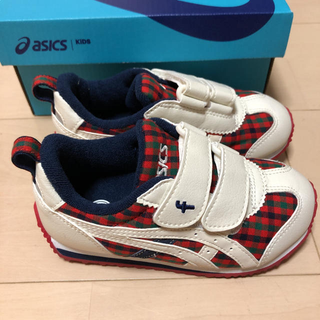 familiar(ファミリア)の送料込★新品未使用★familiar×asics スニーカー★15.5 キッズ/ベビー/マタニティのキッズ靴/シューズ(15cm~)(スニーカー)の商品写真