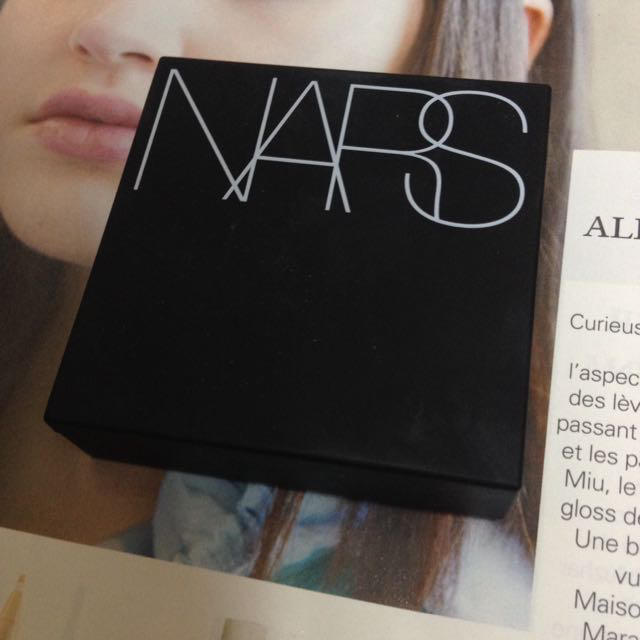 NARS(ナーズ)のNARS パウダーファンデ未使用 コスメ/美容のベースメイク/化粧品(ファンデーション)の商品写真