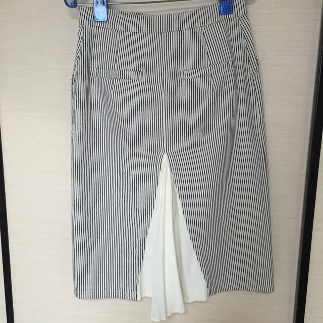 BEAMS(ビームス)の新品タグ付試着のみ♡後ろが可愛いスカート レディースのスカート(ひざ丈スカート)の商品写真