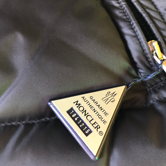 MONCLER(モンクレール)の【by.design様　専用】モンクレール ダウンベスト メンズのジャケット/アウター(ダウンベスト)の商品写真